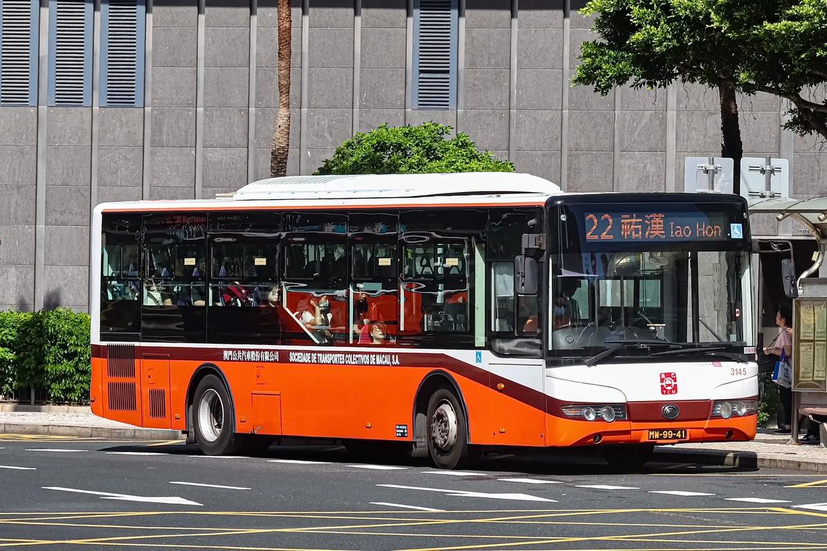2025新澳门正版免费正题175和公交站椅子仅手机高与公交站台椅子